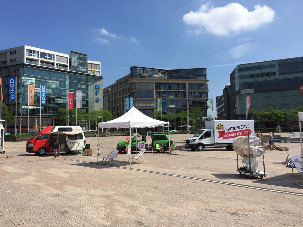 Wir starten unsere #Wohnmobiltour durch Deutschland und bauen gerade unser erstes Camp in #Koeln am #MediaPark auf. 

Komm vorbei! Wir freuen uns über deinen Besuch! 😀