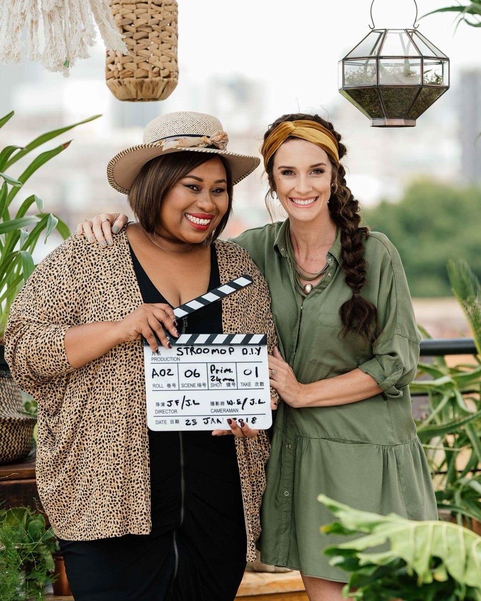 Episode 3 van ons #DIYForTheConcreteJungle-webreeks saam met <a href="/Nobuhle1/">NobuhleMimiMahlasela</a>!!🍀🍀
Hierdie week deel Mimi haar DIY-wenk met ons.

<a href="/Donnalee_R/">Donnalee Roberts</a>
🎬 #KeyArtServices
📸 #ChanelOPhotography
💄 <a href="/RobbertsSuna/">Suna</a> 
🍀 #BudsandBlooms
Venue: #RooftopSalsa
#GozoneWater
<a href="/Placecolsa/">Placecol Skin Care</a>