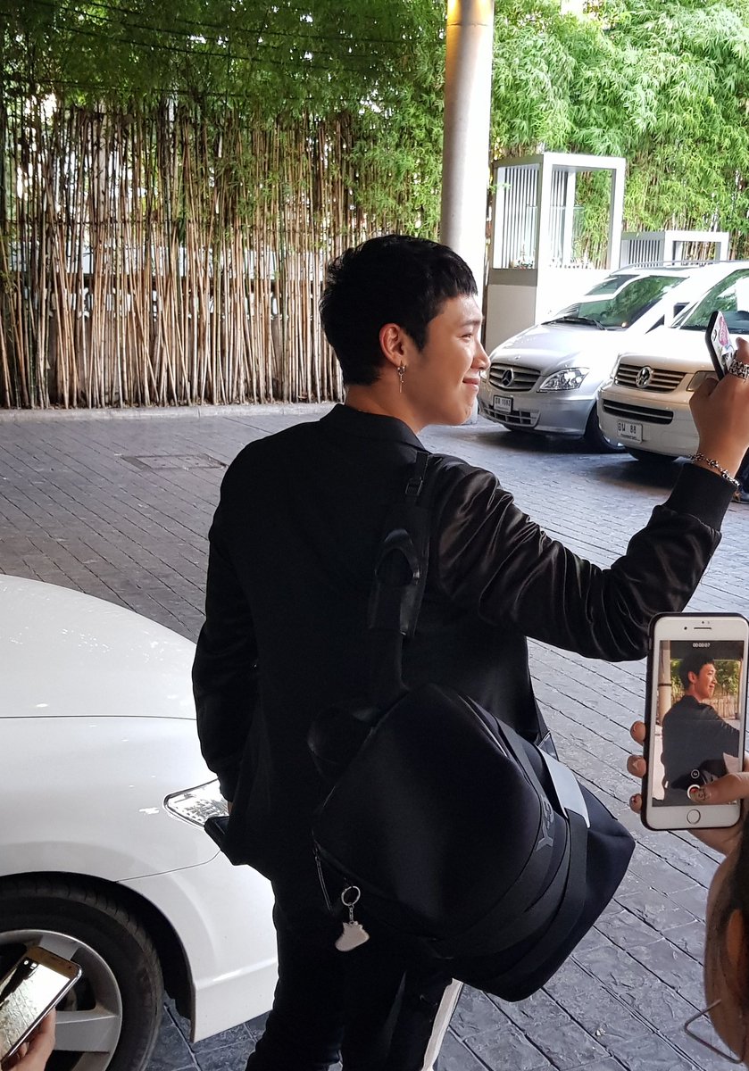 kangsom_pantip's tweet photo. KS" Today มาถึง GMM STUDIO แล้วค่า
เตรียมตัวอัดรายการ #สวัสดีสเตชั่น จ้าาา 😊

#แกงส้ม #KS04062018 #GMMSTUDIO #7wondersconcert2018 #TEAMKS7 https://t.co/lLkzN7ejGS