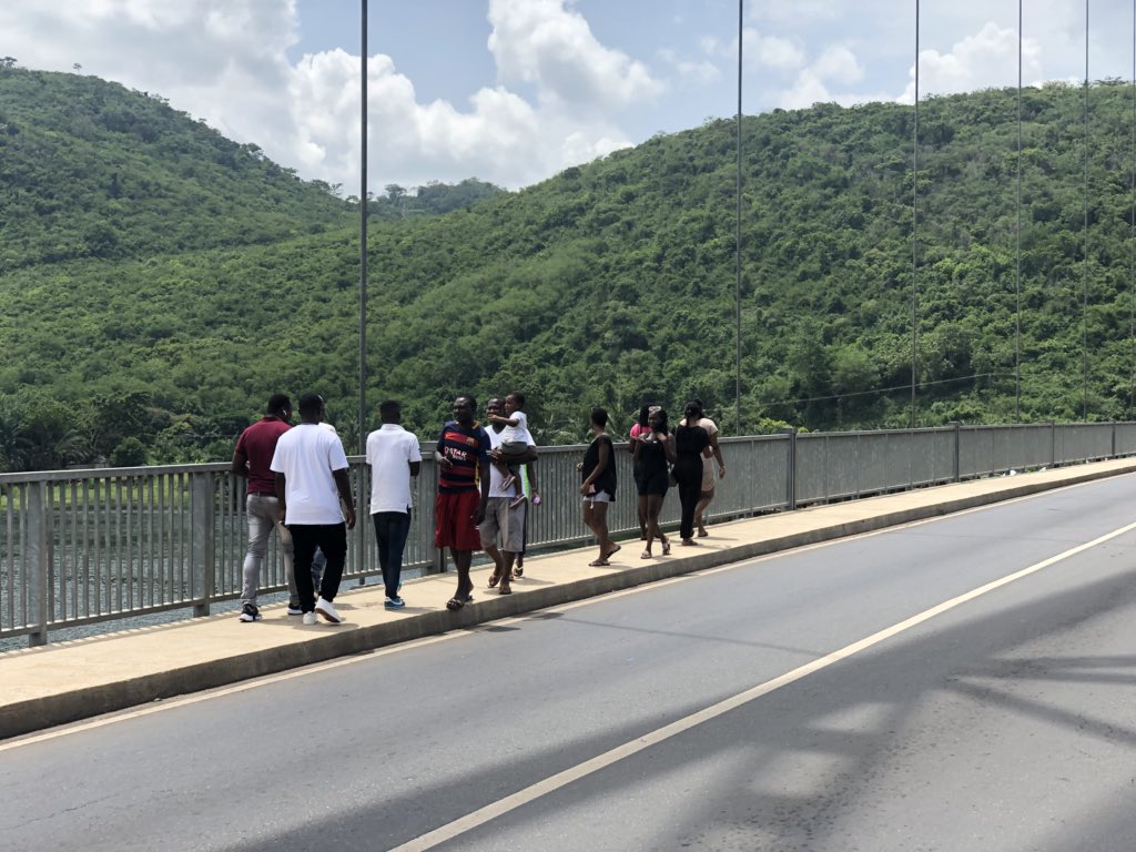 KingJonilar's tweet photo. #ExploreVolta: Our first stop-over was the #AdomeBridge built on the #VoltaRiver at #Atimpoku in the #EasternRegion. It was all fun and joy for our guests. For more pics, go to @JonatTours.  #JonatTours #VoltaRegion #WeekendTrip #TravelGhana https://t.co/ebgCDb1BuQ