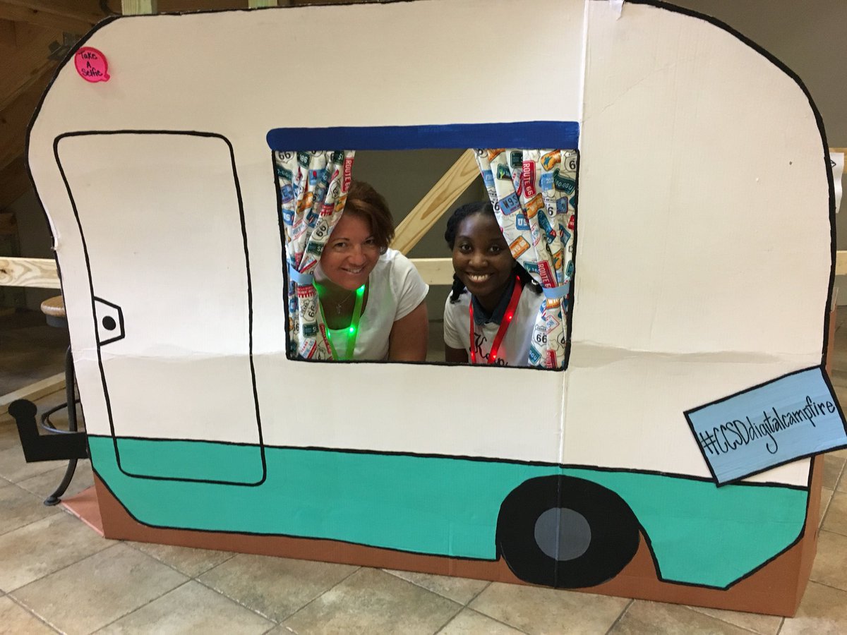 #CCSDDigitalCampfire #photobooth fun with friends! <a href="/CCSDInnovation/">CCSD Innovation</a>