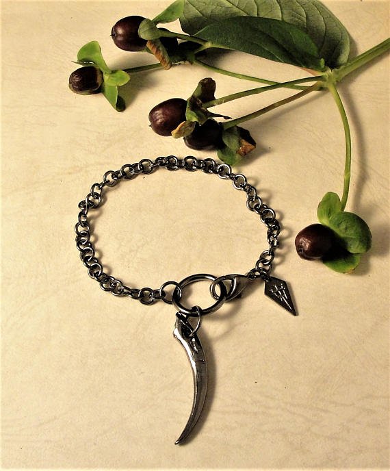 GothJewelry_'s tweet photo. Vampire Bracelet Fang Jewelry Fang Bracelet Silver Fang #DarkJewelry #fang #fangjewelry #fangnecklace #fangpendant #fangs #gothjewelry #gothnecklace #gothic #gothicjewelry #Twilight #vampire #vampirebracelet #vampirediaries #vampirefang #vampirefangbracel https://t.co/qn5NHPVce9 https://t.co/tnqHHmSm96