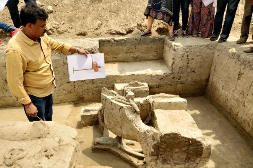 The day we have pined for!An actual horse driven chariot that survived the ravages of the Indian soil. From Sanauli~2200BCE. It had solid wheels- though spoke technology was already known in India by then.Irrefutable proof that Harappans/Vedic people rode horses 𝐚𝐧𝐝 chariots