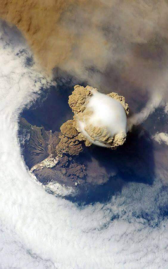 Marejada985FM's tweet photo. nuestra solidaridad con el pueblo de #guatemala por la erupcion del #volcandefuego que afecta a mas de 1.700.000 habitantes de esa region centro americana #fuerzaguatemala https://t.co/MIU4EbVFAf