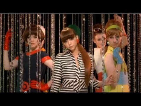 Nielsen堀内 No Twitter 安室奈美恵ちゃんの楽曲なら1番は New Look 60年代なpv のスタイリングはセックス アンド ザ シティのパトリシア フィールド ヴィダルサスーンのコラボ ミニスカの女王ツイッギーやバービー人形みたいな安室ちゃんが 可愛い T