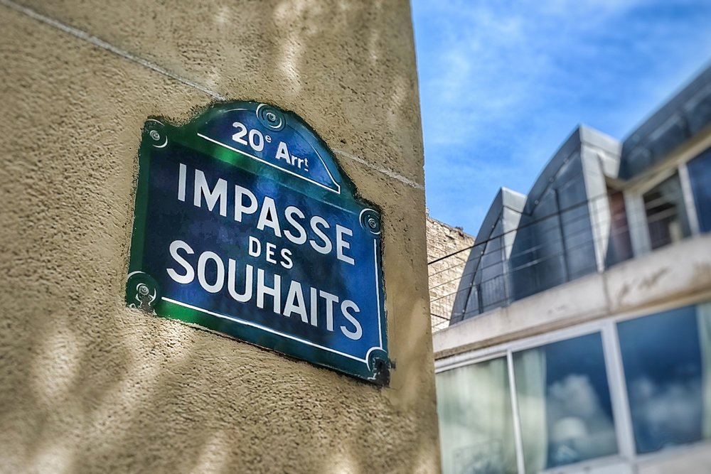 pierreleibo's tweet photo. C'est la fin d'une belle, très belle, histoire. Heureux et fier d'avoir, avec @CBerthelemy @tdeszpot @MarieCoussin @ElenaScappa @GroleauRomane @juliabeurq, emmené @limprevu si loin (oui parce qu'on n'aurait jamais imaginé en arriver jusque-là) https://t.co/hnNuigKOmm https://t.co/iBjT9ioJda