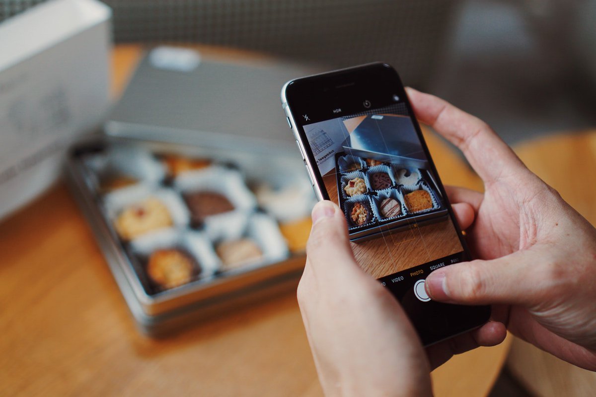 🚨#MarketingMonday🚨  Facebook and Twitter posts which contain images gain on average 37% more shares and 35% more retweets respectively. Using images in your social media posts is a very effective way to grab your audience’s attention in a very competitive world.