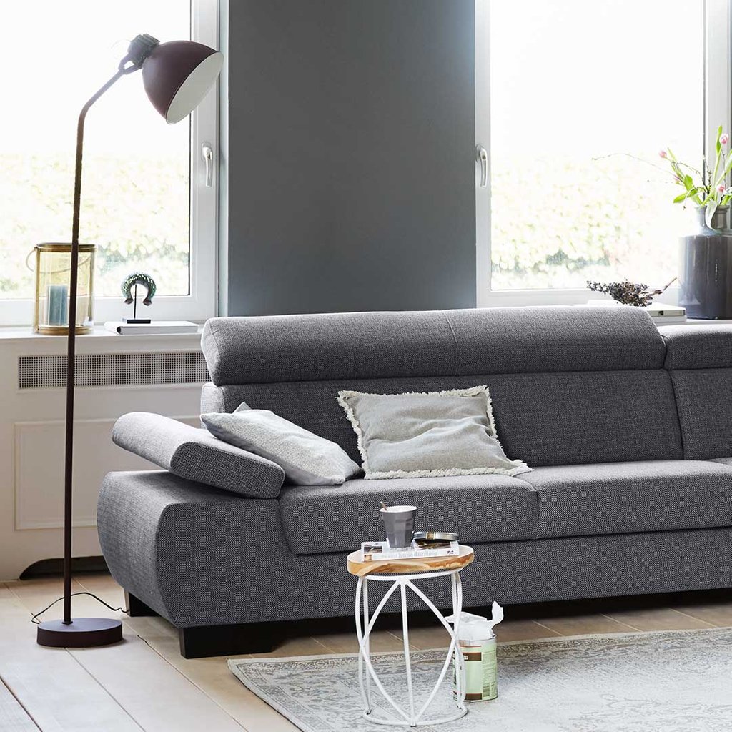 Model Kenia is een hoogwaardige comfortabele, royaal vormgegeven bank met vaste rug- en zitkussens. Door de eigentijdse belijning past deze hoekbank in veel verschillende interieurs en bij diverse interieursmaken.