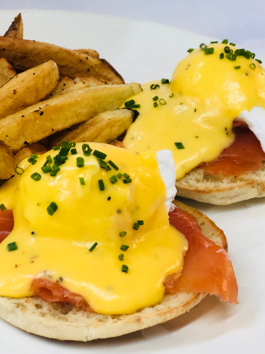 CastleIslandSH's tweet photo. Smoked Salmon Eggs Benedict prepared by Chef Matt @OliveraBistro using #CastleIslandSmokehouse smoked salmon #Brunch #Breakfast https://t.co/p3eWAWzI9g