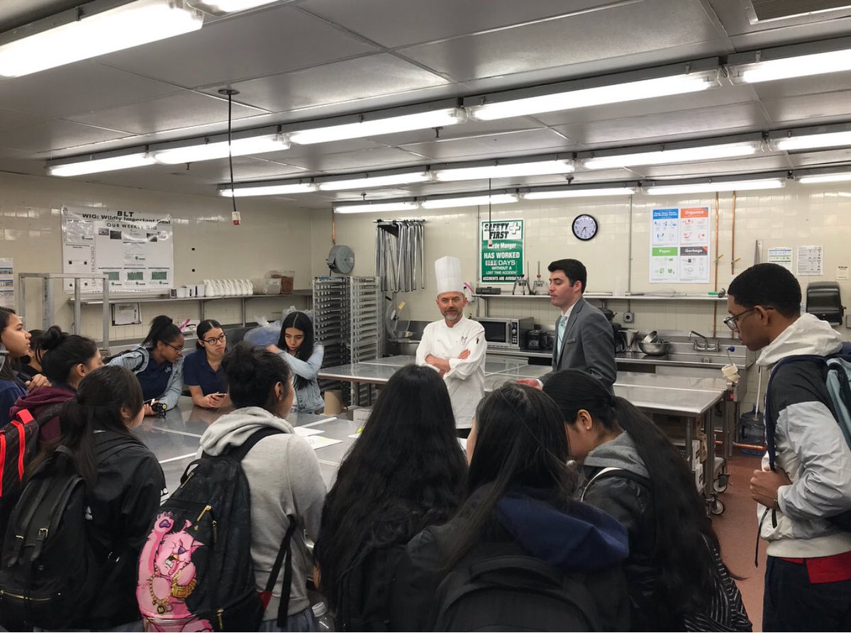 GNYCExploring's tweet photo. Photos from our program at the New York Marriott Marquis. Students took an extensive tour of the hotel and were able to visit multiple dining areas, the rooftop patio, ballroom, and kitchens. 🌇🏩
#marriott #marriottmarquis #newyorkmarriottmarquis #nyexploring #bsa https://t.co/QsZtKarUsV