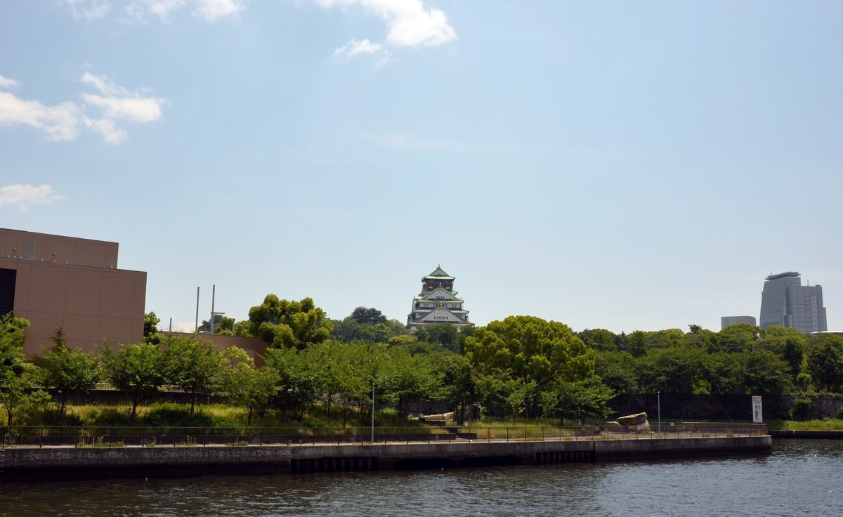 attu's tweet photo. 大手前センチュリービルでボート免許の更新してきた
画像は大阪城と高いビル https://t.co/11YtO2irQ2