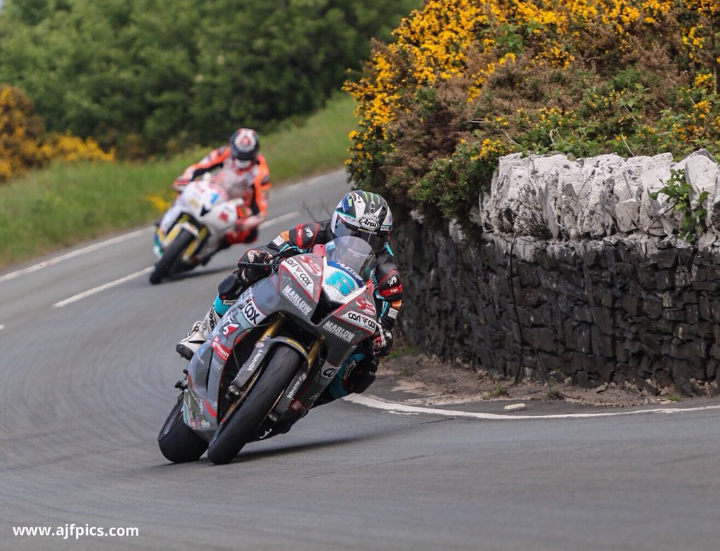 AJFPics's tweet photo. @M_Dunlop3 race win no17! 129mph lap on a 600! 👍😬@Carl_Cox @MonsterEnergyUK @iom_tt @WhyArai https://t.co/WTlSSalg4h