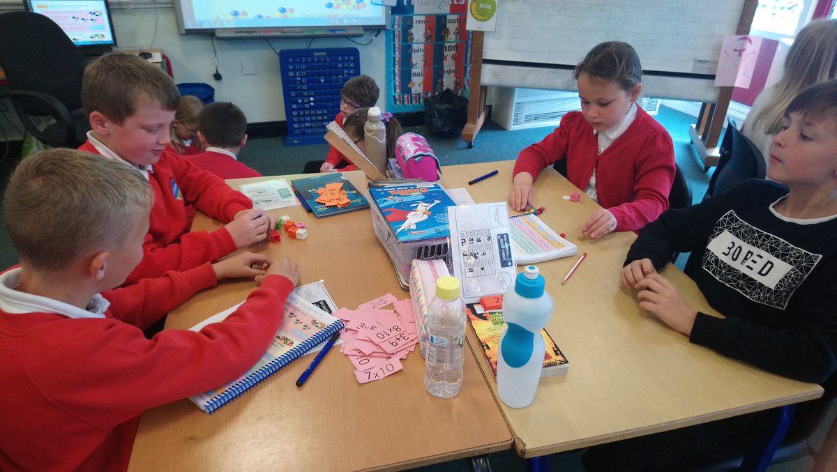 Mrs_Cartner's tweet photo. ✔️ I can divide by 2 and 3.
✔️ I can use my knowledge of division to help me complete an activity.
✔️I can work with others.
#numeracy #division @BowhousePS https://t.co/v3BNeCwCqI