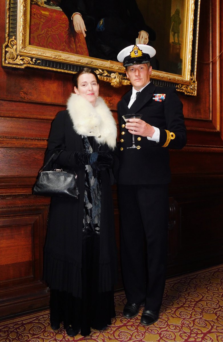 pastpleasures1's tweet photo. The #Astor household at Cliveden were attended by footmen dressed in yellow silk stockings, knee breeches, buckled shoes and (where there were more than eight guests for dinner) powdered hair #CuttingaDash #servants https://t.co/xitrhGRYno