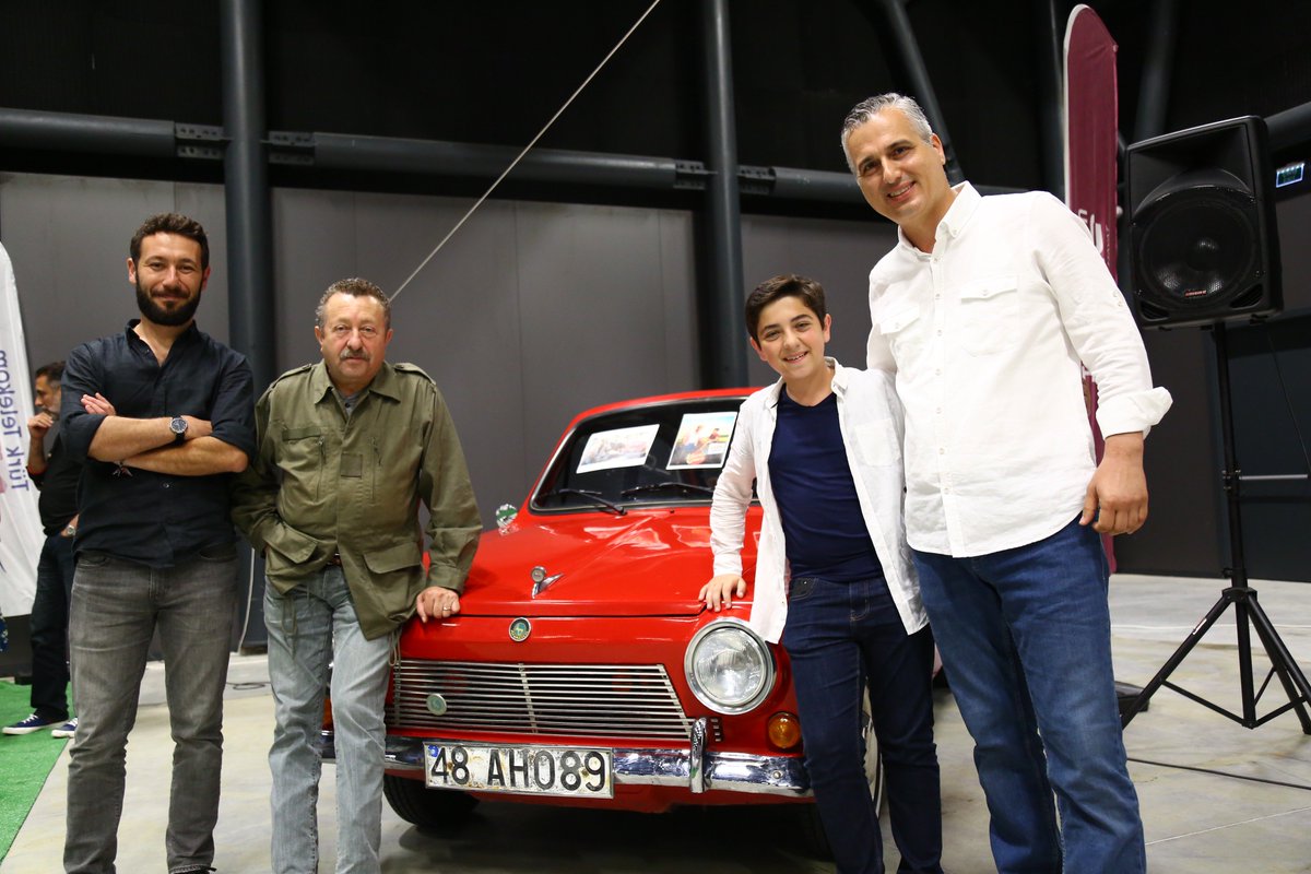 okayserkan's tweet photo. Klasiklerle Arabalı Sinemada "İftarlık Gazoz". Tabi ki Anadol,Triportör,Gazoz ve Patlamış Mısırla Birlikte... #cemyılmaz #iftarlıkgazoz #ikod #beratefeparlar #erkancan #okanavcı #klasikoto #classic https://t.co/OqIMuSl0gz