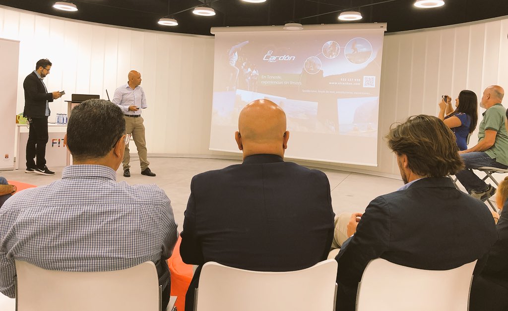 jesicabh's tweet photo. Todo un éxito la exposición de las #soluciones expuestas por los equipos de #intraTEAM #LatitudTenerife #invisiblefootprint #LaPintaoceanwindows #B-Green todos ellos con una clara apuesta por mejorar el #sector #turistico y hacerlo más #sostenible!! @FITCanarias #Tenerife2030 https://t.co/ke0Cc26mHI