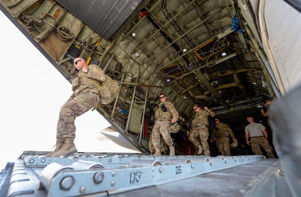 USAFCENT's tweet photo. AFCENT Airmen Delivering Airpower!
Airmen from the 779th Expeditionary Airlift Squadron delivered personnel and cargo in support of Operation Inherent Resolve. With its aft loading ramp the C-130H can carry huge cargo from an utility helicopter to a six-wheeled armored vehicle. https://t.co/E16tUy2rGu