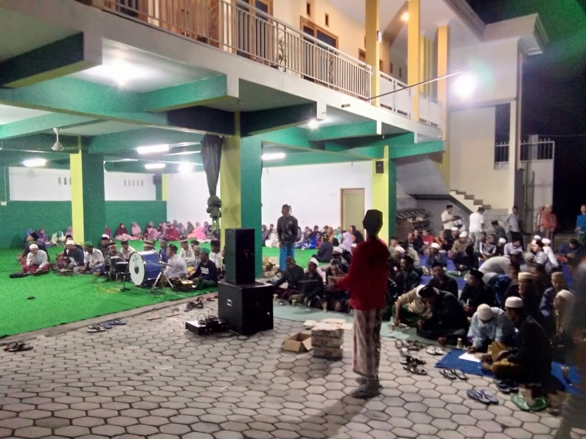 NgajiSedulur's tweet photo. Sedulur Ngaji
Aula Gus Dur Maesan Bondowoso
Kabeh Sedulur Kabeh Makmur
#SedulurNgaji https://t.co/wqfMCO8Vex