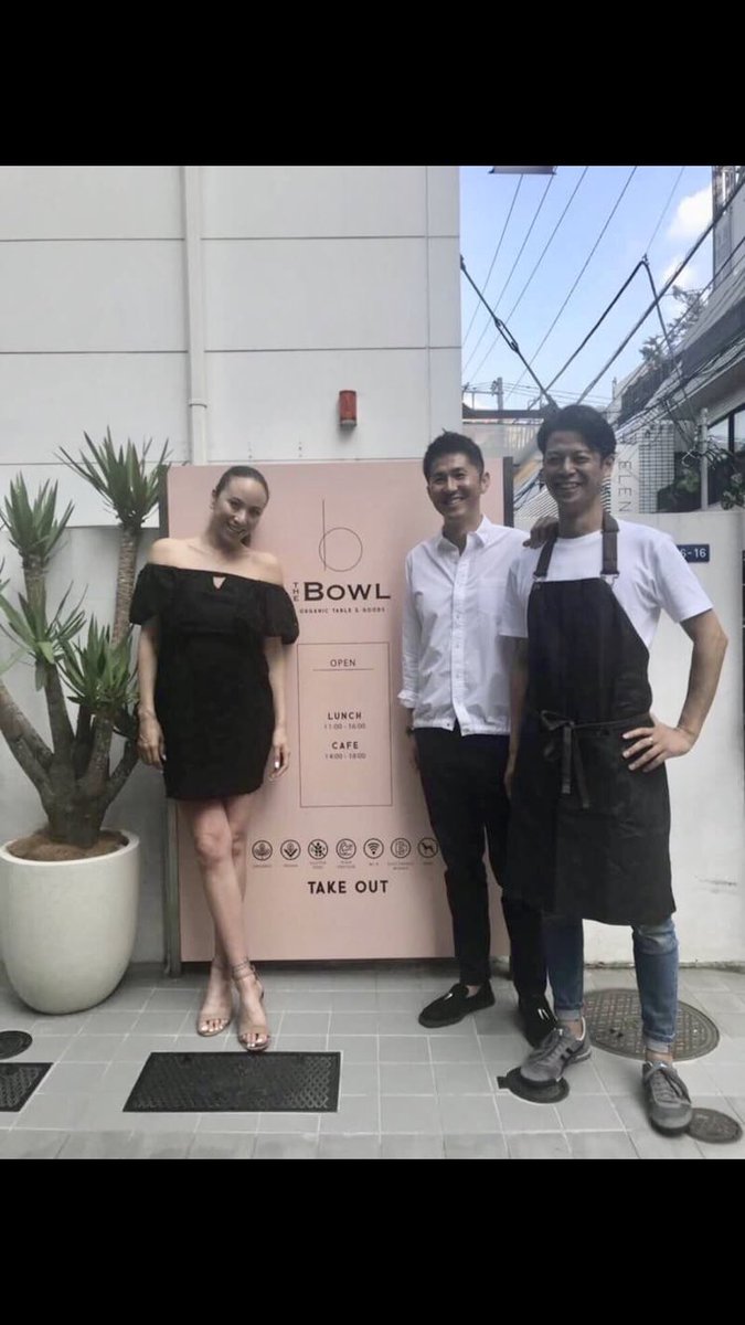 ichikaw_m's tweet photo. OMOTENASHI株式会社は道端アンジェリカさんをディレクターに迎えオーガニックレストラン「THE BOWL」を表参道にプレオープンを致しました。
@thebowl_organic 
オーガニックの野菜とキヌアを使用した「キヌアベジボール」やスーパーフードを使用しています！！
#thebowl #omotenashi株式会社 https://t.co/KXZbjXvGxd