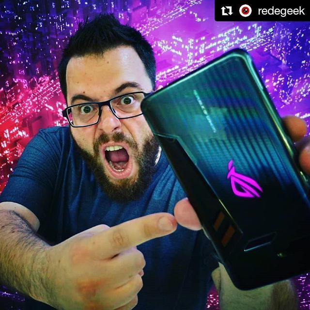 TatoTarcan's tweet photo. E nós já fizemos um hands-on completo do ROG PHONE! Acabamos de publicar no YouTube! Link na bio... #ROGphone #ROG #gamer #gamerphone #Taiwan #Computex2018 https://t.co/Y7OmSfyfJs https://t.co/UzpUc1v7Y2