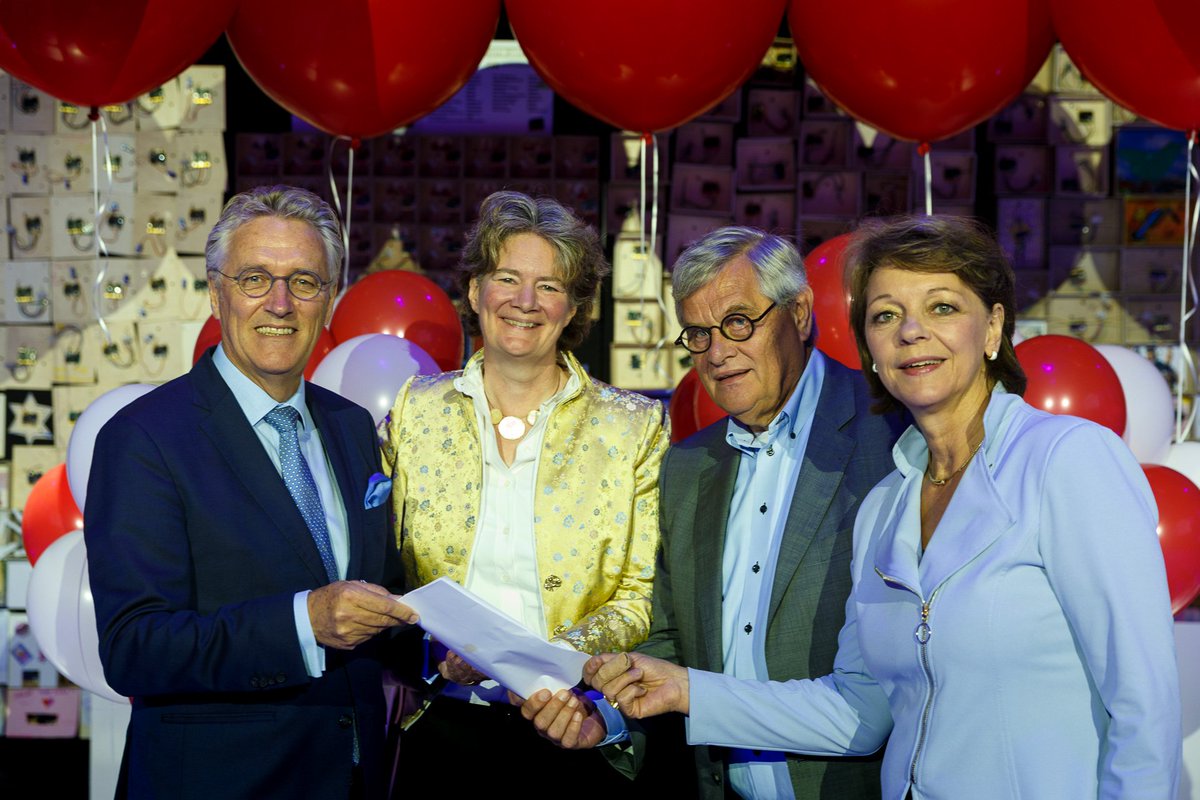 Trots op <a href="/Brainport_ehv/">BRAINPORT EHV</a> Dit is wat onze regio bijzonder maakt! Persoonlijk commitment voor het Brainport Talent&amp;Skills Akkoord, van praten naar doen! <a href="/Fontys/">Fontys</a> @TUeindhoven <a href="/summacollege/">Summa</a> <a href="/PhilipsNL/">Philips Nederland</a> <a href="/VDL_Groep/">VDL Groep</a> <a href="/ASML/">Aaron L</a> <a href="/NXP/">NXP</a> <a href="/Brainport_Ind/">Brainport Industries</a> <a href="/Brainportschool/">Brainport-scholen</a> <a href="/Vereniging_omo/">vereniging OMO</a> <a href="/JJorritsma040/">John Jorritsma</a>