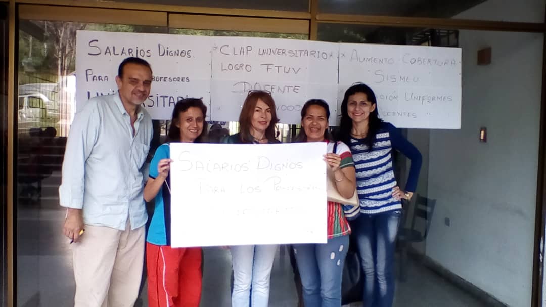 FtuvDocente's tweet photo. La @FtuvDocente se restea con @NicolasMaduro por #SalariosUniversitariosDignosYa 

Acompáñanos:
@hugbelpsuv 
@jorgerpsuv 
@DPresidencia 
@RamonLoboMoreno 
@rmenendezp 
@VTVcanal8 
@la_iguanatv 
@JauaMiranda 
@RNVinformativa 
@PresidencialVen 
@DrodriguezVen https://t.co/aY92doYm83