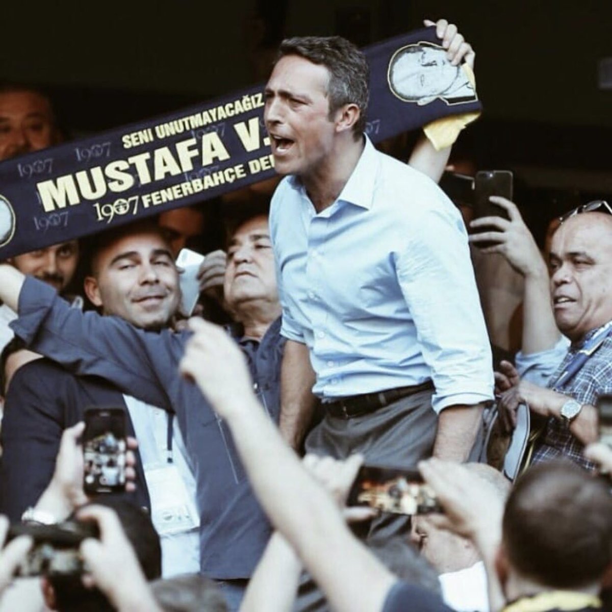 Taraftarlarımız; tarihi kongre sonrasında Başkanımız olan Sn. Ali Koç'a ve ekibine destek olmak adına bu haftanın adını #SunnyWeek koydu.

Bu kapsamda, tüm taraftarlarımızı bugün itibariyle <a href="/fenerium/">Fenerium</a>'lara alışveriş yapmaya ve kulübümüze katkıda bulunmaya davet ediyoruz.