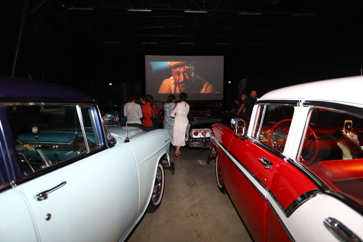 ikodklasik's tweet photo. Arabalı Sinemada #CemYılmaz Keyfi... #ArabalıSinema #Anadol #Sinema #KlasikOtomobil #ClassicCar #ikod #ikodklasik https://t.co/LcykdohTJC