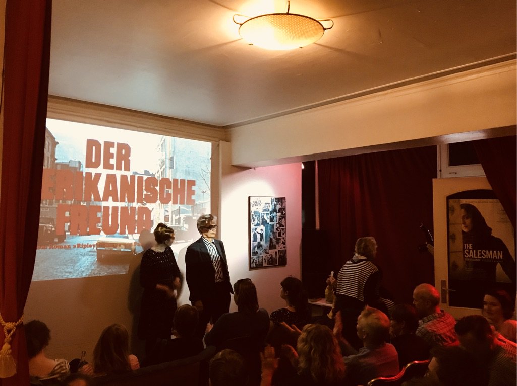 FilmRaum's tweet photo. Ein kleiner Rückblick zur gestrigen Veranstaltung im @FilmRaum : 
#essef Eine Stadt sieht einen Film: Der Amerikanische Freund (1977) Wim Wenders war für ein Filmgespräch zu Gast und hat mit unseren filmRaum Gästen sympathische Anekdoten zur Entstehung des Films geteilt. https://t.co/dawEjdpI7z