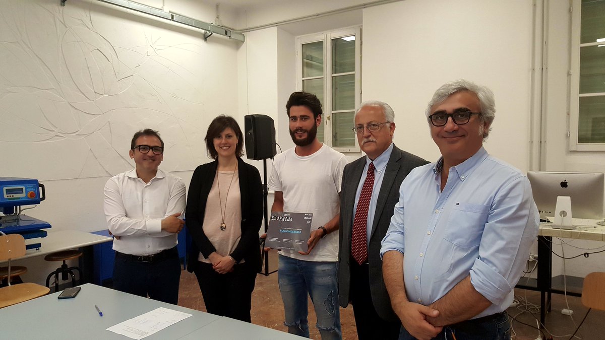 Ecopneus's tweet photo. #Ecodesign per prodotti #innovativi e #sostenibili in gomma riciclata da #PFU. Allo IED Como @AccademiaGalli abbiamo premiato il miglior progetto dei giovani designer, con @bragachiara, #CaseiEcoSystem, @SalvatoreAmura, il DG e il Resp. Mercati @ecopneus G.Corbetta e G.Pisano https://t.co/SQRTX7uIYt
