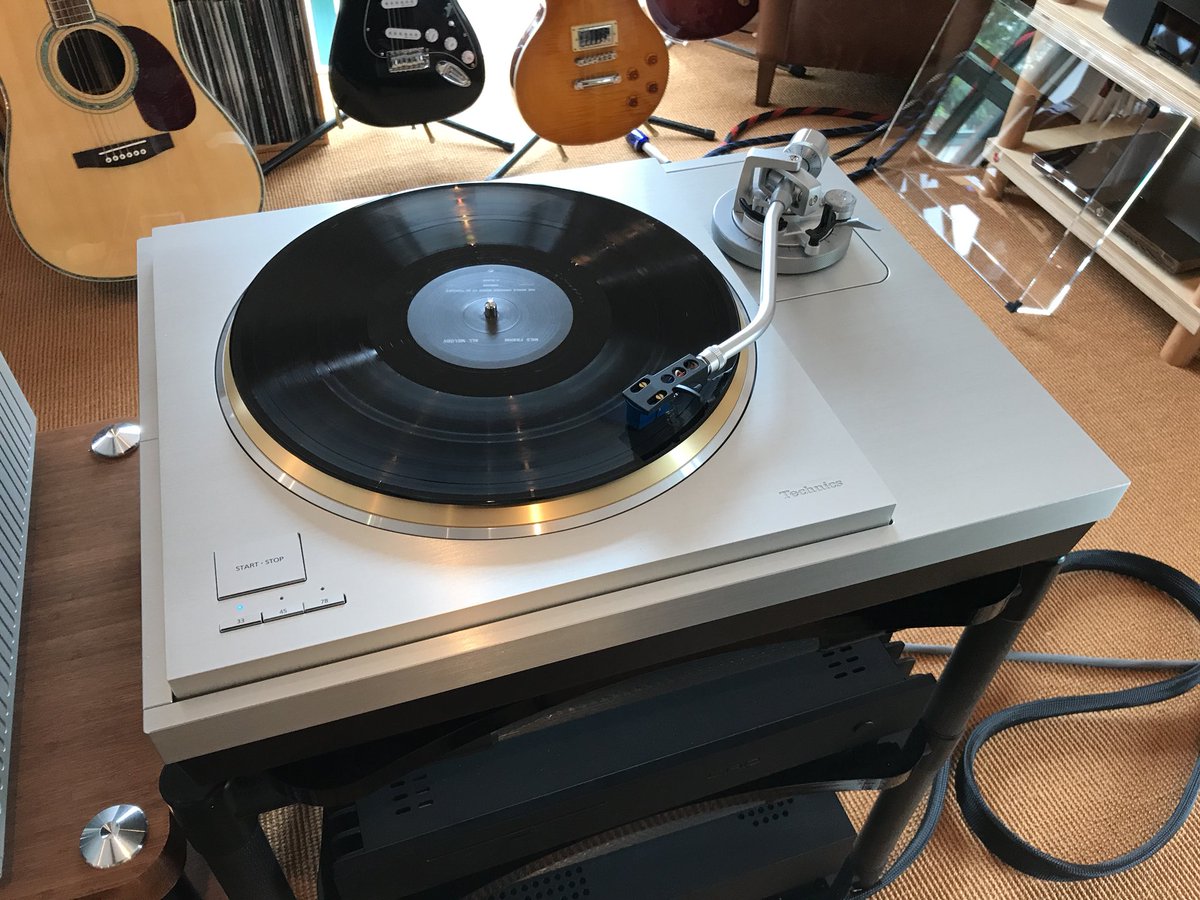 Redisc0verMusic's tweet photo. The SL-1000R and the R1 getting a thorough workout at @Midlandaudiox with @Biano44 ! https://t.co/v5tJ6AdZVO