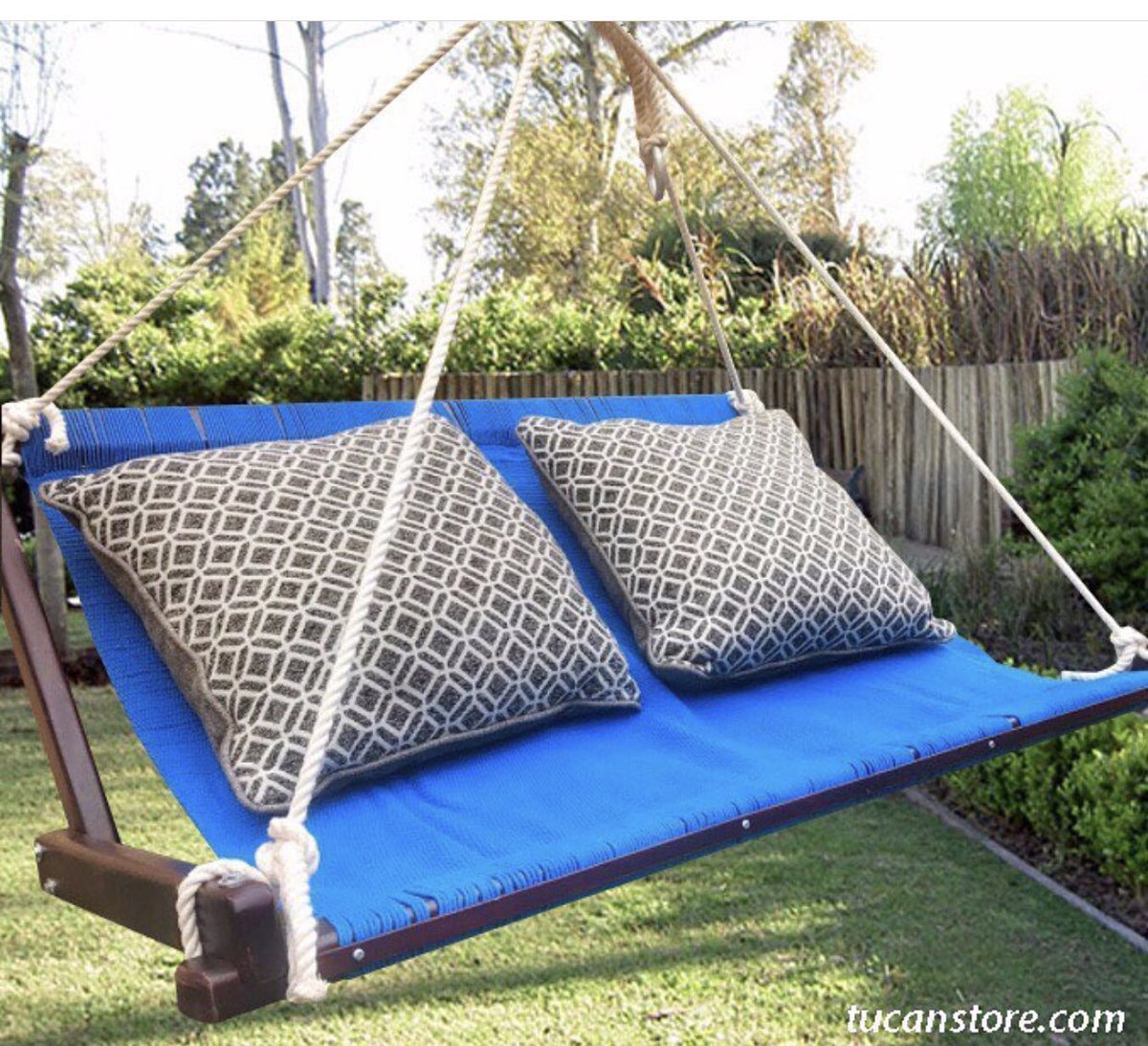 TucanStore's tweet photo. Siéntate en la #mecedora más chic y sácale el máximo provecho a tu #jardín #terraza y #balcon con los productos que tenemos para ti en https://t.co/edHLr1jPzs. #homedecor #decoracionjardin #gardendecor #ideasdecoracion https://t.co/flq1aBpwqQ