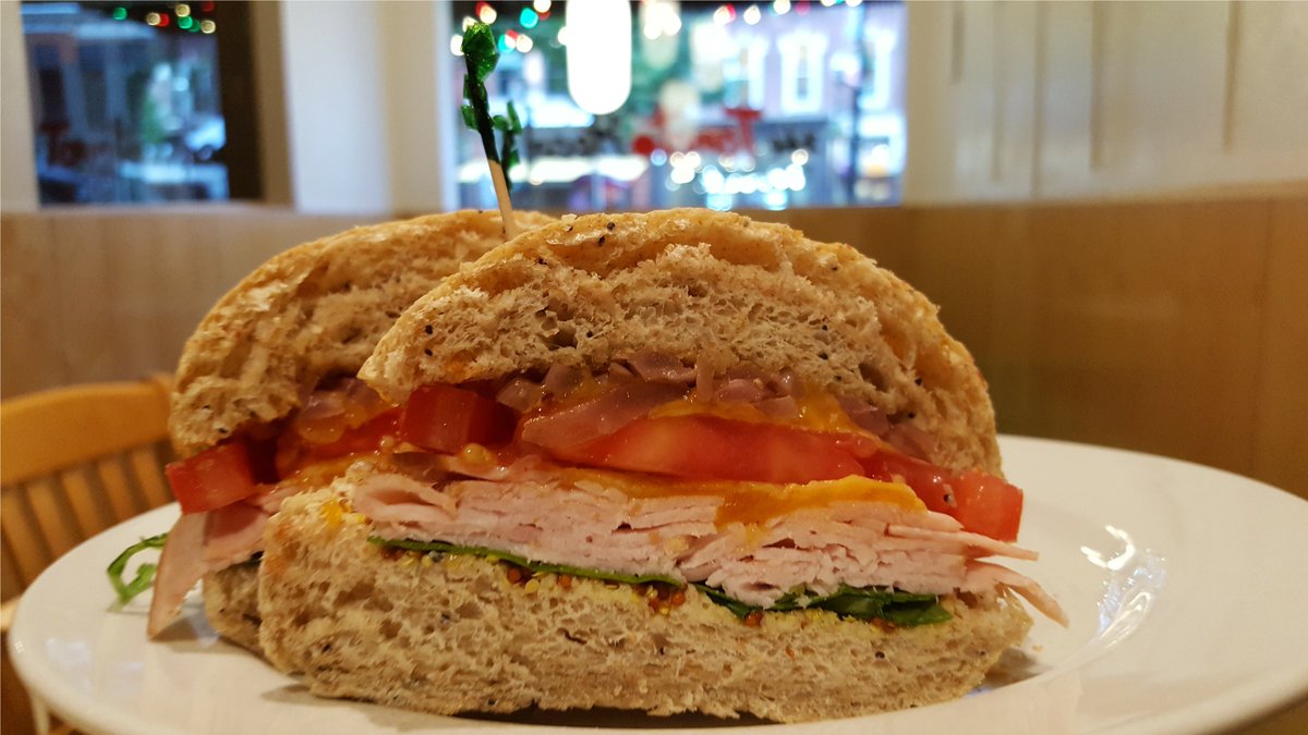 thetomatohead's tweet photo. Keep  #NationalCheeseDay  #local with The Cheddar Head – made particularly celebratory by Sweetwater Valley smoked Cheddar
#cheesecowswows https://t.co/AY55WqXtBR