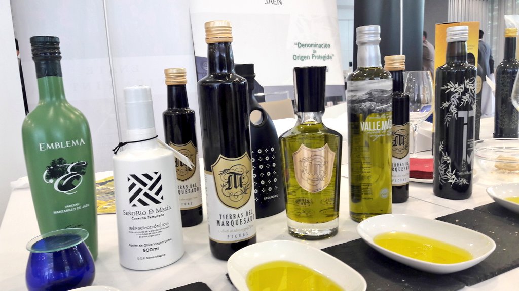 Que grandes los #AOVES de la <a href="/DOSierraMagina/">D.O.P. Sierra Mágina</a> hoy en Salón de los Grandes Blancos de España en <a href="/NHCollectionEB/">NH Collection Eurobuilding</a> #Madrid