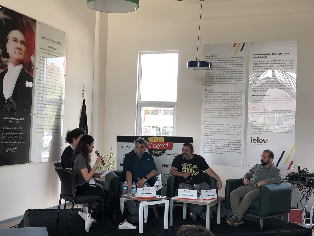 İELEV The Jugendfest’18’de 4 Haziran / Fuaye Söyleşileri’nde İnci Aral, İrfan Şahin, <a href="/serhatayan/">Serhat Ayan</a> <a href="/timurakkurt/">Timur Akkurt - teknosafari.com</a> <a href="/McKrees/">Serhat Koç</a>’i ağırladık. Keyifli sohbetler gerçekleştirdik. #thejugendfest #thejugendfestegitmekistiyorum #ielev