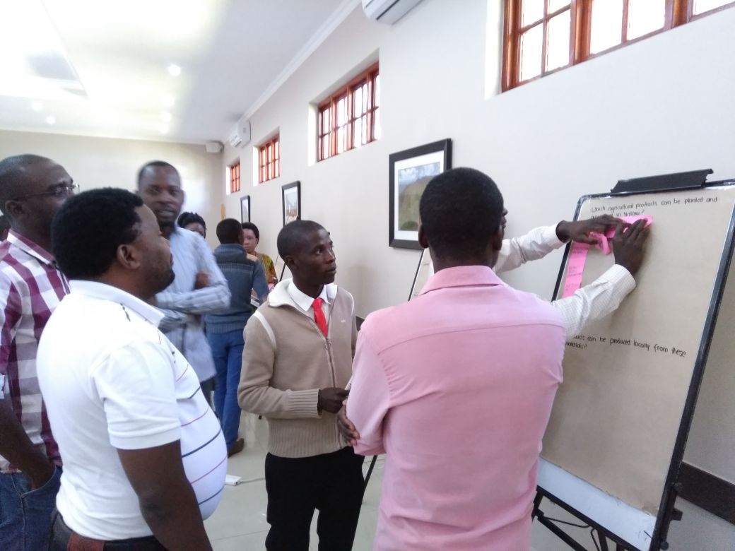 SEED_SustDev's tweet image. Aspiring #entrepreneurs are brainstorming &amp;amp; drafting their business plans at the SEED Replicator workshop, NOW LIVE in #Lilongwe #Malawi | Interested to join our next SEED Replicator workshops? Check them out here seed.uno/support/replic… #SocEnt #SustDev #Enterprises #Innovation