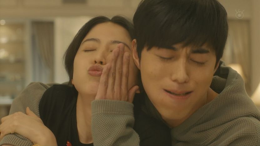 るな ダー子にたこ焼き詰め込まれるボクちゃんかわいそうだけどかわいい 頬すりすりかわいい コンフィデンスマンjp 長澤まさみ 東出昌大 T Co Ksygaskimn Twitter