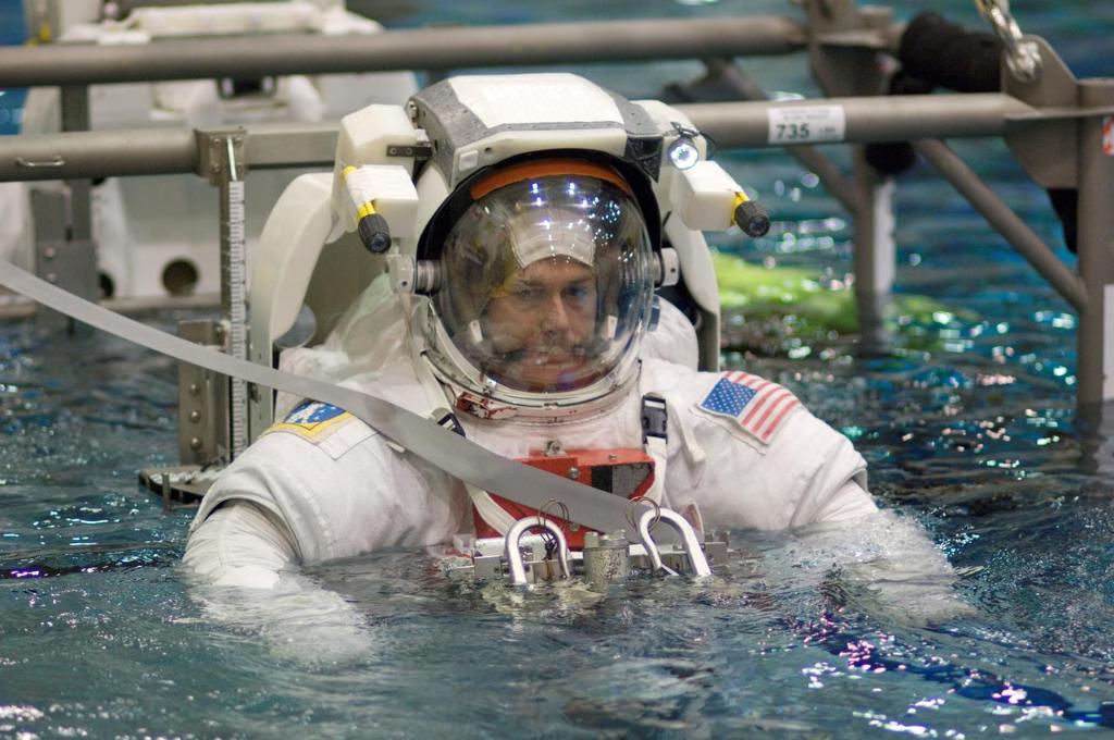 NASAhistory's tweet photo. #HappyBirthday to astronaut Shane Kimbrough who has spent 189 days in space on STS-126 (Endeavour) and Expedition 49/50. Graduate of @WestPoint_USMA class of '89. https://t.co/YOYe4mv8Iq