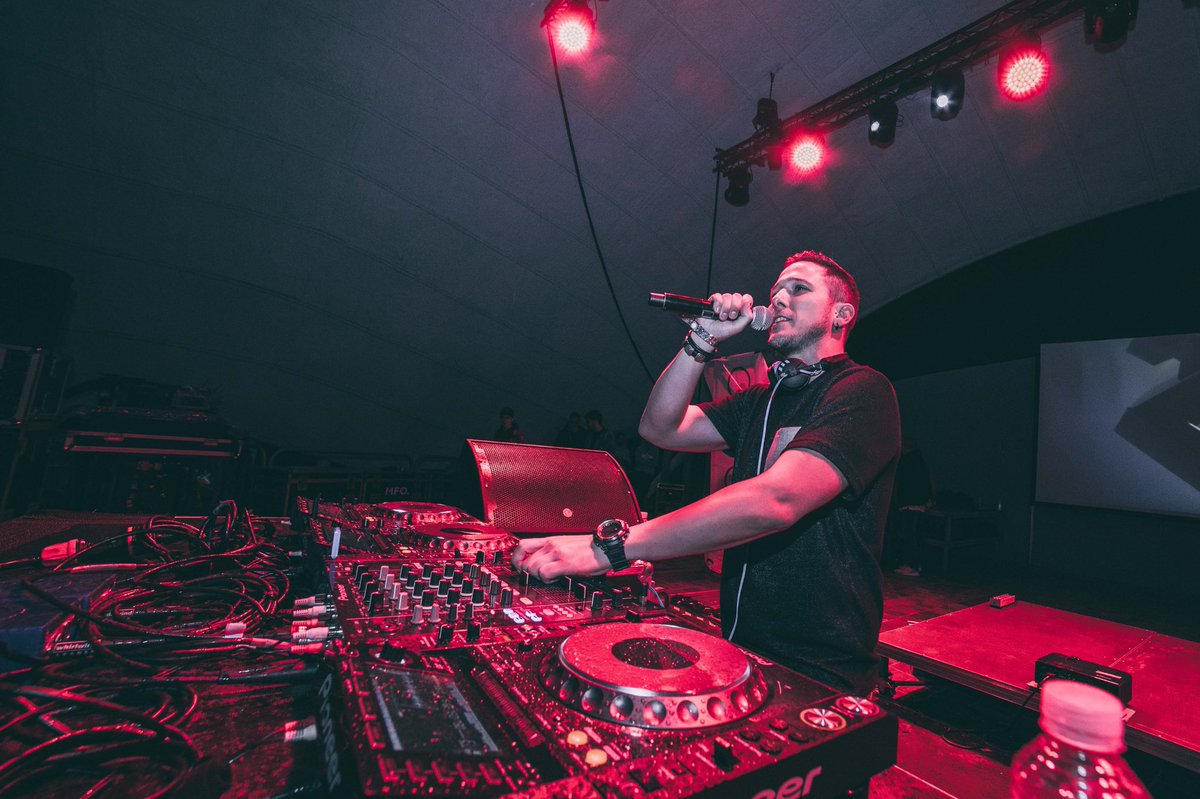 Los40Dance's tweet photo. Nuestro #DJ @RamsesLopezFM #ElFaraón viene una semana más con la 🔋 cargada , dispuesto a repartir dance y energía por la radio dance #N1 del país 
➡️ https://t.co/0bcDvLm1cm
La música de #CalvinHarris #Galantis #Jaded #Rihanna #DannyAvila ... llega YA 📻📲🖥🙌🏼
#FelizLunes https://t.co/VowisJ7z3U