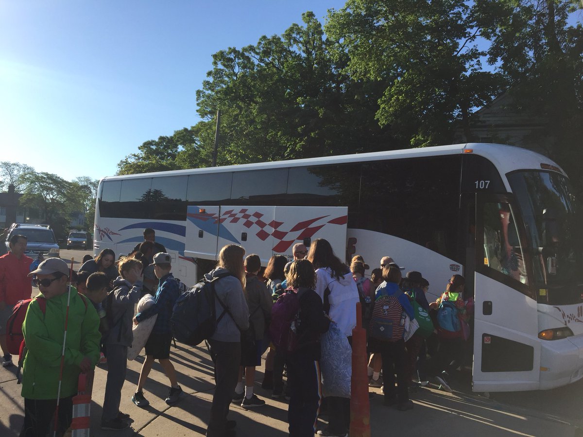 stanthony_spps's tweet photo. Lots of excitement as we load buses for Wolf Ride - safe travels 5th grade! https://t.co/14ifoSGD3v