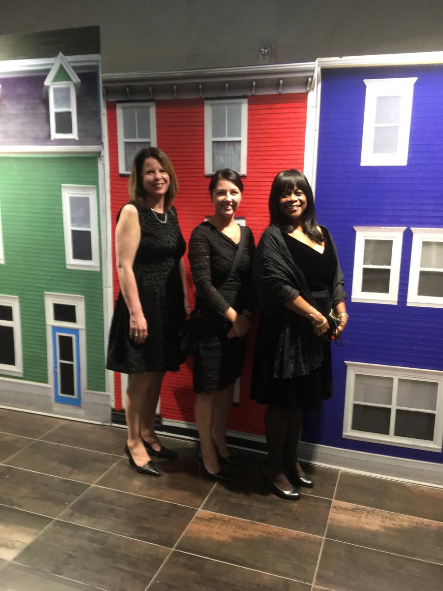 HRHealth_'s tweet photo. A good evening start to an exciting 2-day conference of health leaders.   Some of our leadership team is @NHLC2018 (Creating the winning conditions for change) to present on #breakthroughintelligence @GEHCPartners @GEHealthcare #HRHCommandCentre #CDNhealth #NHLC2018 https://t.co/ymEVHT45vF