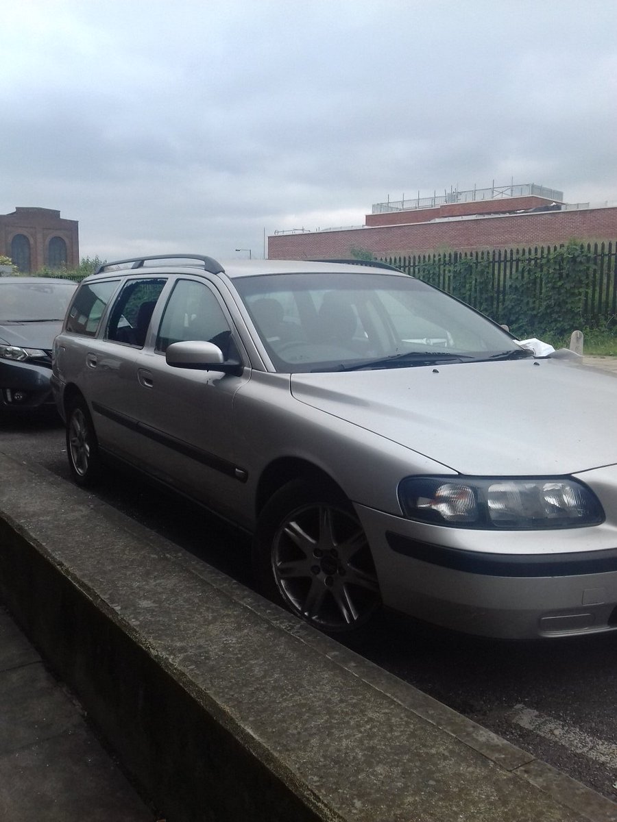 MPSShootersHill's tweet photo. Helping out our collegues from @MPSPlumstead with reports of ASB and drugs in the area. Vehicle involved to be removed #anotherproblemsolved #teamwork #ASB https://t.co/ISdEbkLhW2