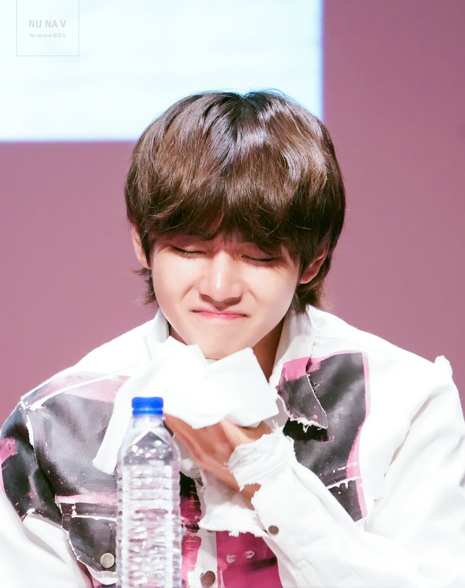 _nuna_V's tweet photo. 180602 상암 팬싸인회
물병에 공격당한 쪼꼬찐빵 (2)
#이삐사진전 #태형 #태태 #방탄소년단 #BTS @BTS_twt https://t.co/BtioBPVJgp