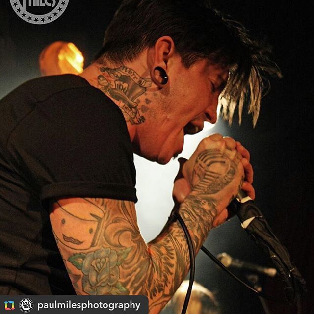 wmscene's tweet photo. Love this! Thanks Paul!!! #GPRepost,#reposter,#notetag @paulmilesphotography via @RepostApp ======> @paulmilesphotography:#craigmabbitt of #escapethefate last week in Melbourne. Shot for @wmscene 🤘☠️😎👍.
#escapethefateconcert #escapethefatetour #escapethefatefans #escapet… https://t.co/emjgXTdFDP