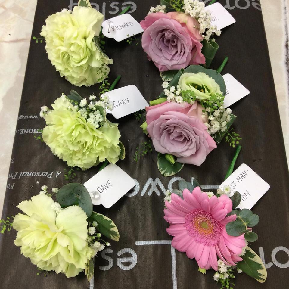 GeorgeShopsales's tweet photo. Congratulations to Mr &amp; Mrs Smith!🥂 A lovely couple that we had the pleasure of creating for on Saturday 2nd June @StantonHouse  #wedding #flowers #swindon #florist #rose #gerbera #carnation #lissianthus #gypsophila #alstromeria #veronica #green #pink #white #natural #handtied https://t.co/J436i3aWcV