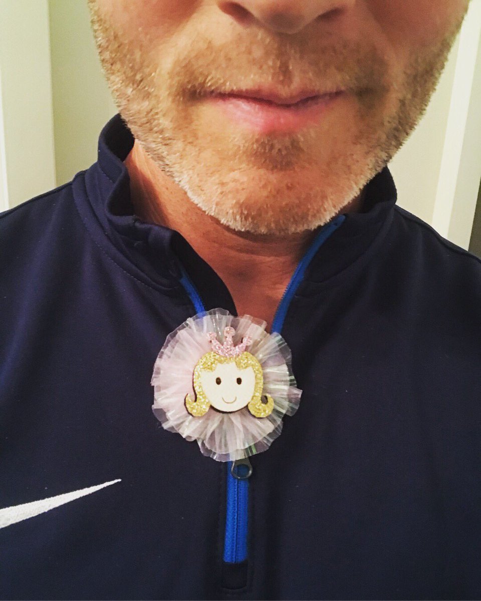 roblee7's tweet photo. Smug as fuck because my daughter gave me this award for being “The best &amp; most handsome dad in the world” and “The best king in the world”. 😎

1) No, she’s not biased, not even slightly.
2) It’s definitely not a princess badge.

#DontHate https://t.co/4c3kvcmICz