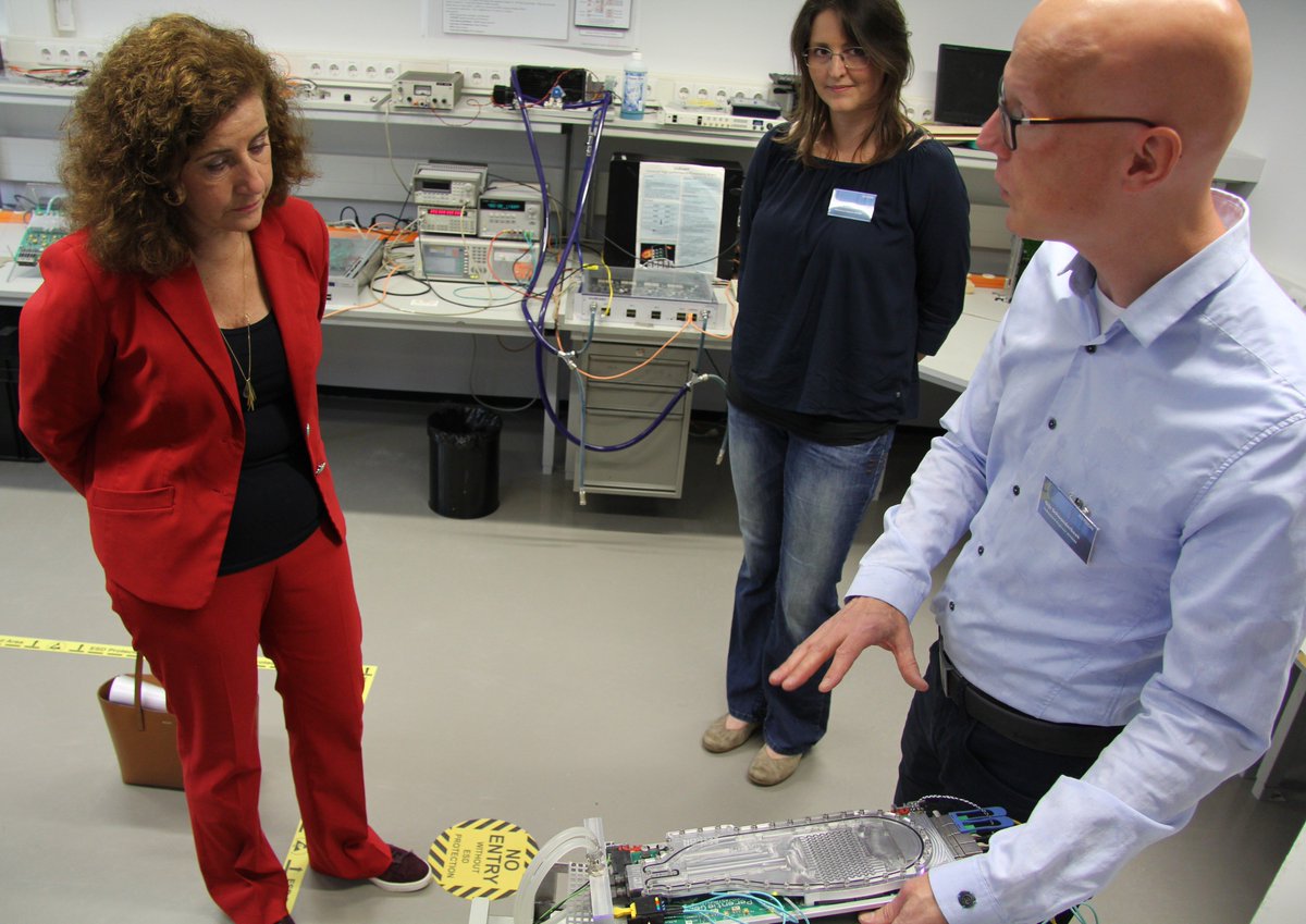 ASTRON_NL's tweet photo. We developed the heart of the new supercomputer for the world’s largest radio telescope @SKA_telescope We presented it today to our minister of Education, Culture and Science @ivanengelshoven. Read the full story here: https://t.co/l8zbhybOk7 https://t.co/Orr1Z5rmdW