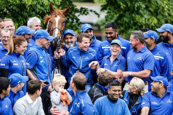 One very happy team of <a href="/godolphin/">Godolphin</a> blue, and a rather sleepy looking Masar 🏆
