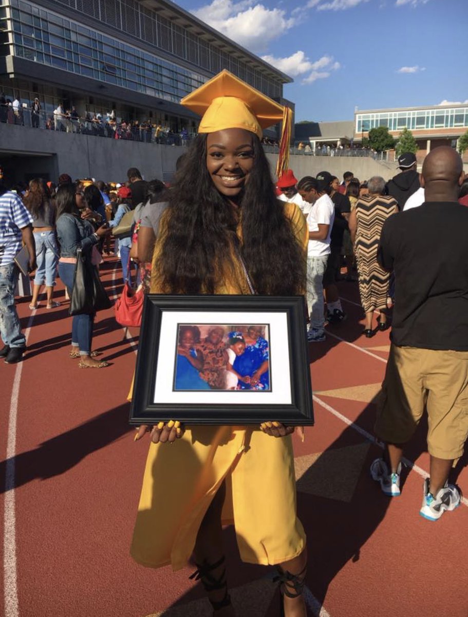 march_8th's tweet photo. Crazy how time flies 😭😭😭😭 this was really a YEAR ago and just to think I’m going into my sophomore year I feel so blessed 💗 2021 I’m coming (bachelor of science)📚#FreeMaud https://t.co/ATU9WQZ9Cg
