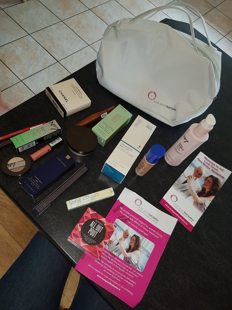 BreeanOReilly's tweet photo. This is amazing, My Nan is currently going through Treatment in Saint Lukes Hospital. 
My nan received this during the week.  
This has cheered my nan up so much.  Thank you. X
#LookGoodFeelBetter #SupportingWomenWithCancer https://t.co/X2vtFMU5sQ